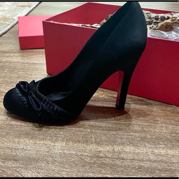 Betsey Johnson Black Satin Heels - Picture 1 of 4